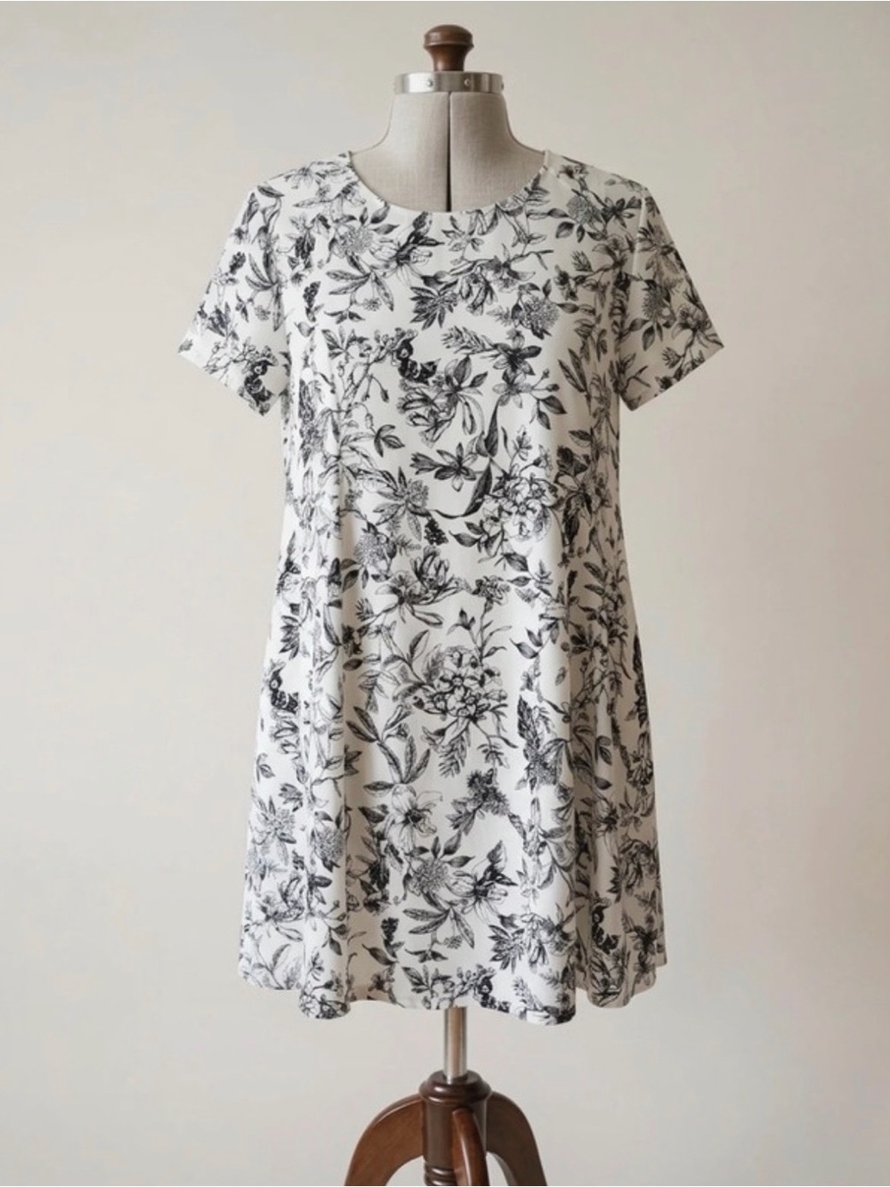 Lush Black & White Floral Short Sleeve Dress